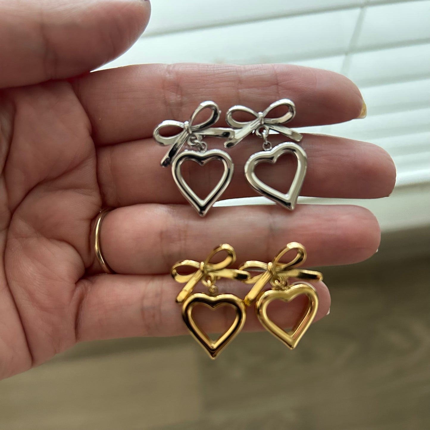 Bow earrings