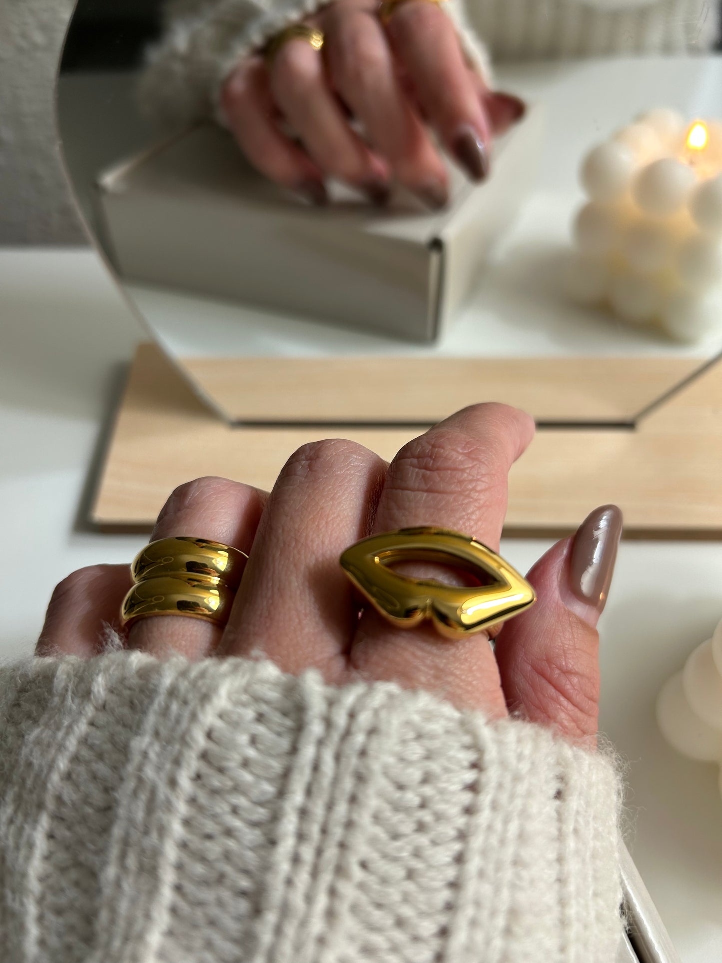 Kiss ring